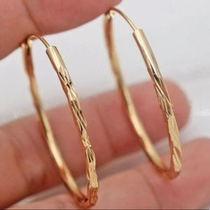 💛18K gold plated classic hoop earrings